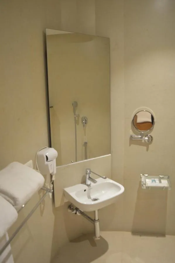 Hotel Apsara Shoranur